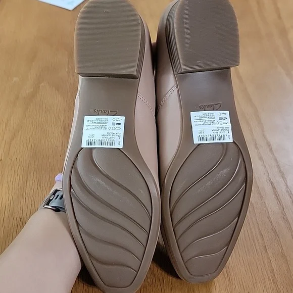 Women's Clarks Juliet Palm Praline Leather Pumps, Cream, Size 7N, New W/O Box - Picture 7 of 9